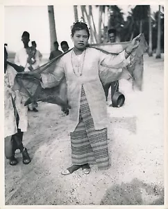 MALAYSISCHE STAATEN c. 1940 - Malaysia Tänzerin - GF 141 - Bild 1 von 2