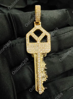 Colgante clásico "llave" de diamantes cultivados en laboratorio real enchapado en oro amarillo de plata 925 Foto 1 de 4