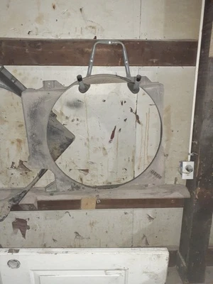 Cubierta del ventilador del radiador del bloque grande Ford F250 F350 92-96 7,5 L 460 Ford V8 F6TA-8146-ma Foto 1 de 2