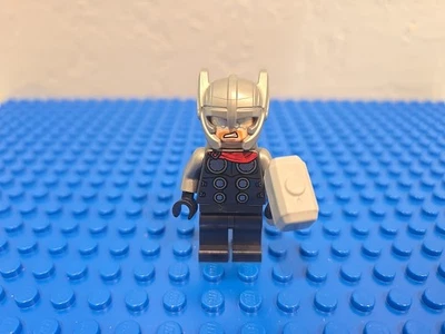 LEGO® Minifigura Superhéroes sh0680 Thor Casco Y Martillo Sin Capa Foto 1 de 4