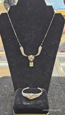 Collar y brazalete colgante fijo Black Hills oro 12k y 925 hojas. Foto 1 de 4