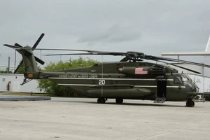 Sikorsky CH-53E Super Stallion HMX-1 Cuerpo de Marines de los Estados Unidos modelo caoba grande 1/72 - Imagen 1 de 10