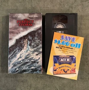 The Perfect Storm (2000) VHS tape George Clooney Mark Wahoberg Canadian Version - Picture 1 of 2