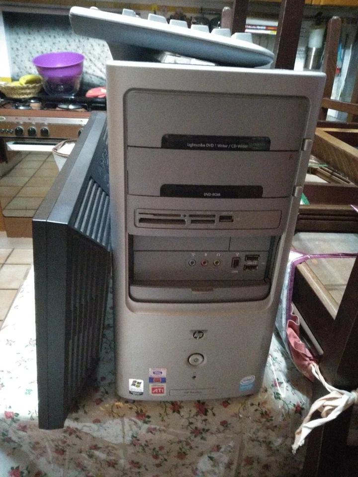 PC DESKTOP HP Pentium D 2 GB di RAM 300 gb hd compreso tastiera e mouse - Immagine 1 di 1