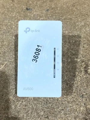 TP-Link TL-WPA4220 AV600 Powerline Wi-Fi Extender 300Mbps Ethernet 3-Pin UK Plug - Image 1 of 4
