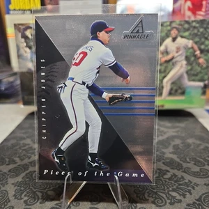 1998 Pinnacle Plus Piece of the Game Chipper Jones #4 HOF - Picture 1 of 2