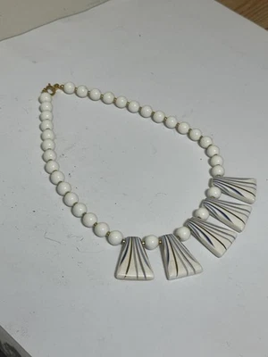 Collar Colgante Abanico Cuentas Blanco Azul, Vintage Hecho en Japón Foto 1 de 4