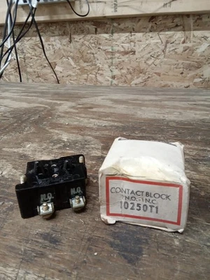 Cutler Hammer 10250T1 Contact Block 10250T/91000T 2 N.C. - Image 1 of 4