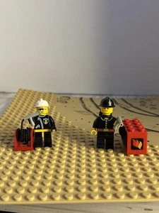 Lego Feuerwehr Minifiguren 2 Stück mit Zubehör Vintage - Bild 1 von 9