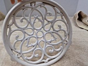 VINTAGE CAST IRON ENAMELED TRIVET FRANCE 8.5" ROUND Pure White MCM RETRO RARE - Picture 1 of 8