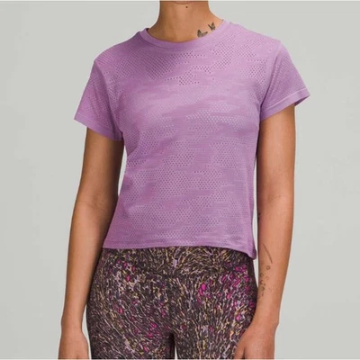 Camisa Lululemon Train to Be manga corta punto camuflaje glicinia púrpura para mujer talla 4 Foto 1 de 3