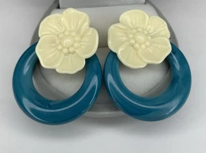 Vintage 80er Jahre Avon Creolen Floral Blau Blume Statement 1,5" wandelbar - Bild 1 von 6