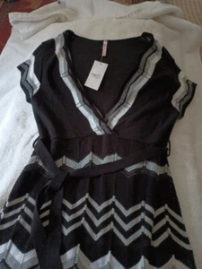 rue 21 Short Sleeve sweater top large - Picture 1 of 11