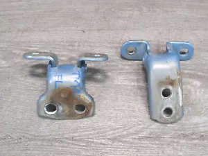 🥇00-05 TOYOTA MR2 SPYDER JUEGO BISAGRA SUPERIOR E INFERIOR PUERTA CONDUCTOR IZQUIERDA AZUL OEM - Imagen 1 de 13