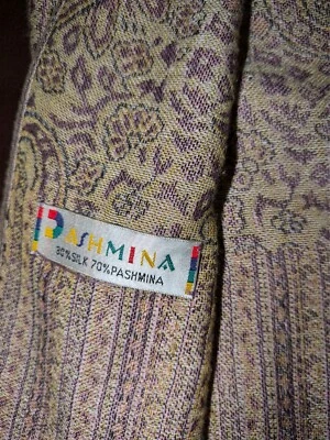 Xale de pashmina vintage grande de seda paisley com franjas bege, preto roxo roxo - Imagem 1 de 2
