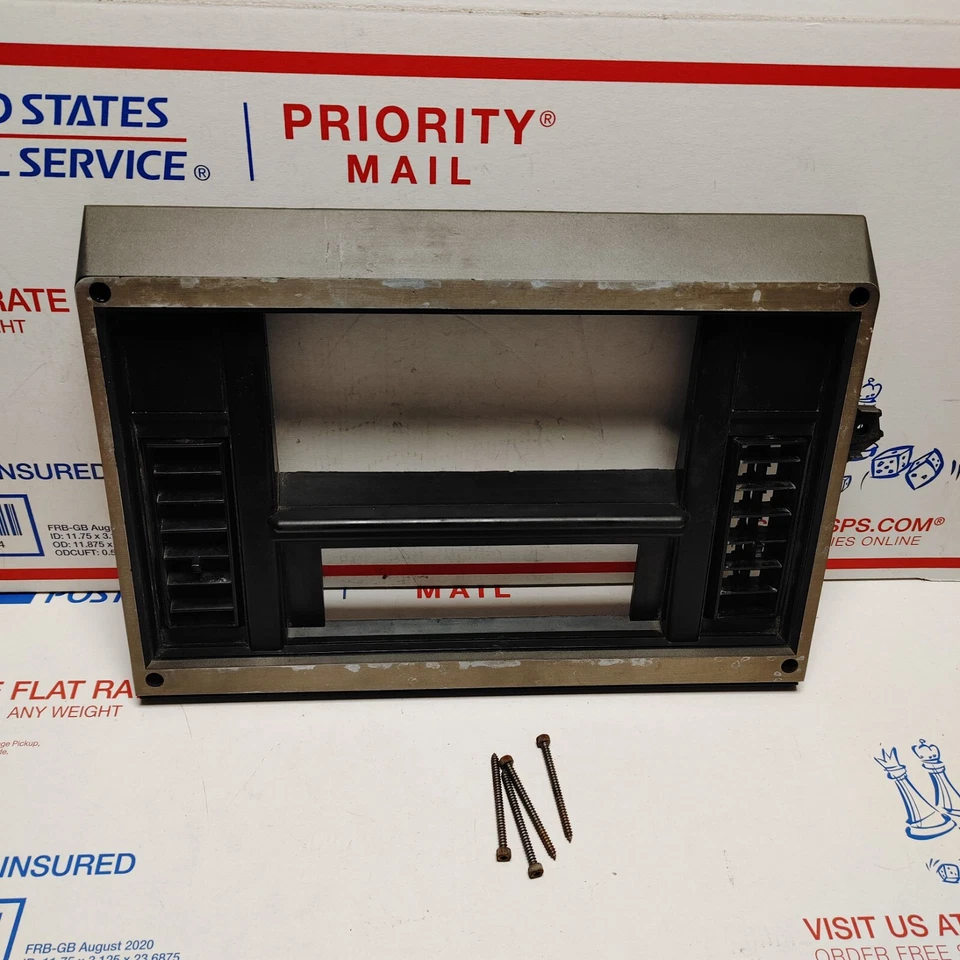 82-85 Chevrolet S10 Blazer GMC S15 Jimmy Tablero Radio Bisel Borde Ventilaciones Tornillos Fabricante de Equipo Original Foto 1 de 4