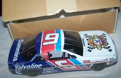 1995 Valvoline Mark Martin Tin Thunderbird Race Car with 100+ Cards  SEALED NEW - Image 1 of 3
