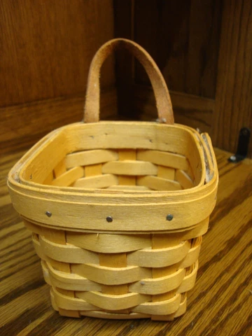 Longaberger Basket 2000~Square Wall Hanging~Signed & Dated~Leather Handle    731 Cover