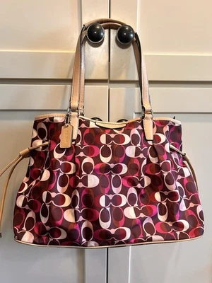 Bolso de Mano COACH SIGNATURE A Rayas Multi Sueño con Cordón F33297  Foto 1 de 4