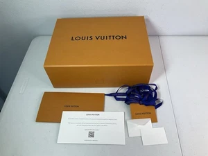 LOUIS VUITTON Confezione regalo magnetica arancione e documenti. Scatola: 14”x10,25”x4,75”. NUOVO. - Foto 1 di 23