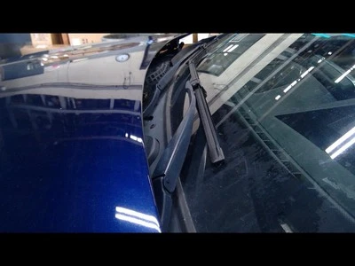 2012-2019 640I Left Wiper Arm               1612165 - Image 1 of 4