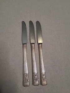 Oneida Community CORONATION Silver Plate Knives Replacement Flatware Silverware - Picture 1 of 3
