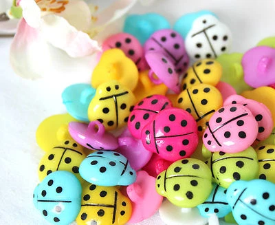 10x KNOPF MARIENKÄFER KÄFER 16mm BUNT KINDERKNÖPFE KINDER KÖPFE ÖSENKNOPF ÖSE - Bild 1 von 3