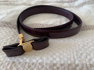 Cinturón de charol para mujer Ferragamo Vara Bow nuevo sin etiquetas. Berenjena púrpura. PVP $500+ Talla 75 Foto 1 de 4