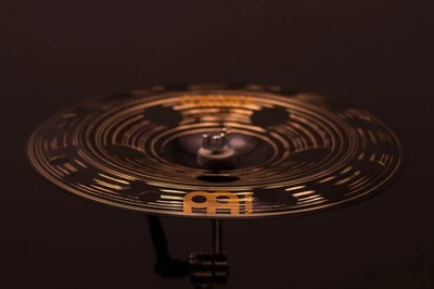 China de basura oscura personalizada Meinl 16" Classics Foto 1 de 4