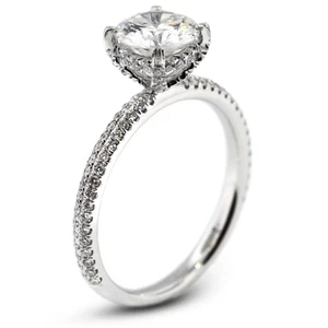 Anillo de compromiso de oro blanco con diamantes extraídos en tierra corte redondo I/SI1 de 1,36 quilates - Imagen 1 de 11