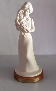 Estatua Maryetta A Mother's Love Porcelana Estatuilla Base Nogal Sólido 10" Alto - Imagen 1 de 7