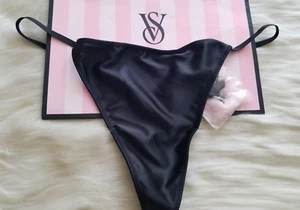 VICTORIA'S SECRET DREAM ANGELS SATINADO POM POM TANGA TANGA PANTY XL NEGRO NUEVO CON ETIQUETAS - Imagen 1 de 15