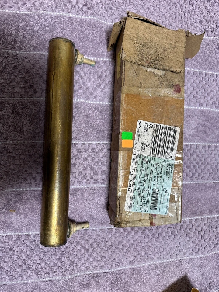 Ford E150 E250 E350 1997-2004 enfriador de aceite fabricante de equipos originales nuevo F7UZ7A095BA Foto 1 de 1