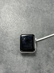 Apple Watch Series 3 38MM srebrna obudowa - biały pasek sportowy (GPS) - uszkodzony - Zdjęcie 1 z 5