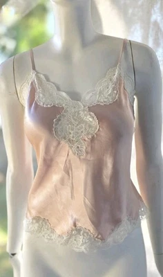 Camiseta sin mangas de encaje satinado rosa de peluche sexy camisón camisero secreto años 90 de colección mediana  Foto 1 de 4