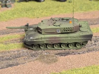 Roco MINITANKS Kampfpanzer Leopard 2 A4 ,BW gesupert mit decals, H0 , 1:87 #1373 - Bild 1 von 4