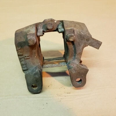 Pinza de freno trasera derecha original Jaguar XKE E-Type fundición OEM Foto 1 de 4