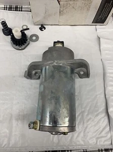 Genuine BRIGGS STRATTON 495104 Starter - Picture 1 of 4