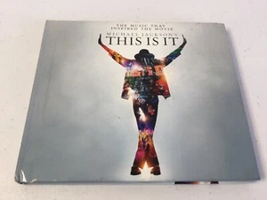 Michael Jackson “This Is It” 2 CD Set W/Picture Book. Excellent Condition. - Foto 1 di 9