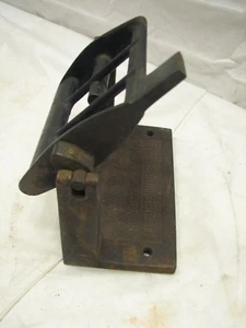 Antique Cast Iron Toilet Paper Roll Holder Wooden Bar Fancy The Springfield - Picture 1 of 4