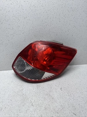 Luz trasera derecha pasajero Toyota Matrix 2003-2004 OEM Foto 1 de 4