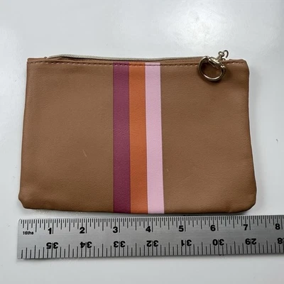 Bolso IPSY Glam Bolsa de Cuero Sintético Tostado Mosquetón a Rayas Clip Cosmético Bolsa de Viaje Foto 1 de 4