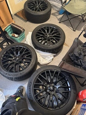 Original Ford Mustang V8 Y-Speiche Felgen Sommerräder 255/40 R19 + 275/40 R19 - Bild 1 von 4