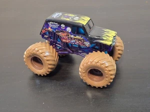 Excavadora Spin Master Monster Jam Mystery Mudders Son Uva revelada suelta 1:64 - Imagen 1 de 6