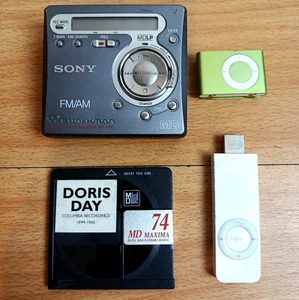 Sony MZ-G750 MiniDisc Walkman Player Recorder Minidisc MD IPOD Shuffle Bundle - Picture 1 of 2