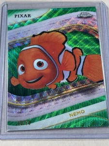 2025 Topps Chrome Disney Nemo /99 Green Wave Hobby Exclusive #43 Refractor Card - Bild 1 von 2