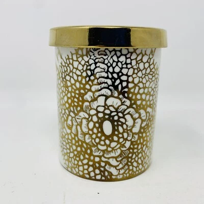 D.L.& Co. Suela Blanca Vela Cerámica Oro Tapa 9oz Sándalo Suave Mimosa Sin Quemar Foto 1 de 4