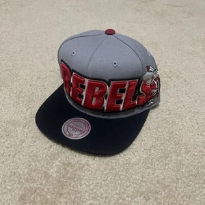 MITCHELL & NESS UNLV LAS VEGAS RUNNIN REBELS GREY OFFICIAL LOGO SNAPBACK HAT NWT - Picture 1 of 7