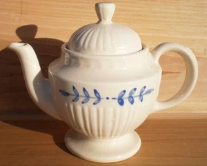 Tetera Mid-Century Hoja Azul Cerámica Marcada EE. UU. De Colección Ohio Pottery McCoy? - Imagen 1 de 9