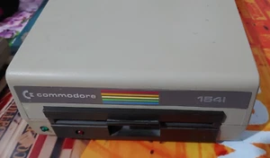 Unidad de disquete Commodore VC 1541 disquete con corriente/serie 090818 8 bits modded - Imagen 1 de 6